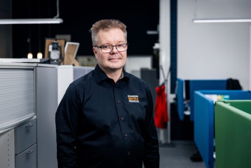 Toimitusjohtaja Antti Oravuo Imatran Seudun Kehitysyhtiön toimistolla.