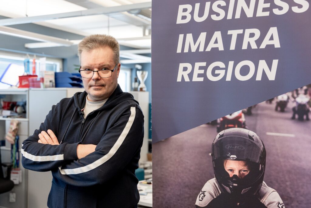Antti Oravuo ja Business Imatra region-rollup toimistolla_KronikatMedia